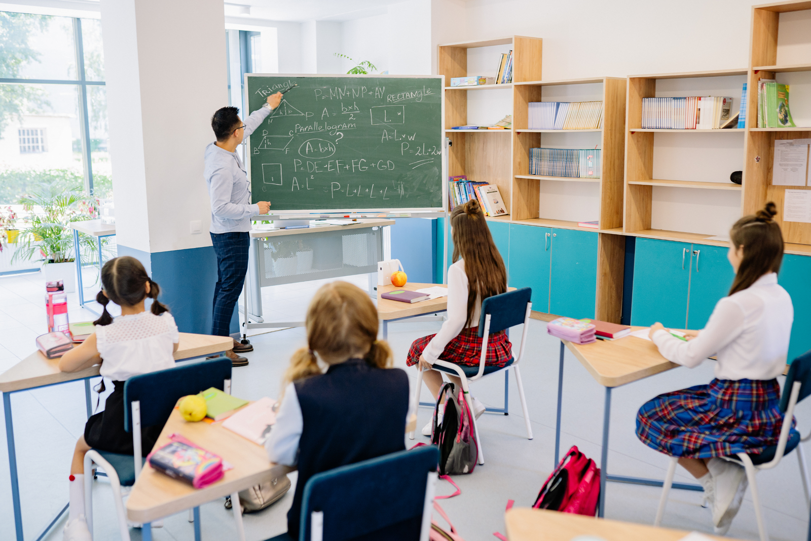 Como utilizar obras literárias em projetos interdisciplinares na escola
